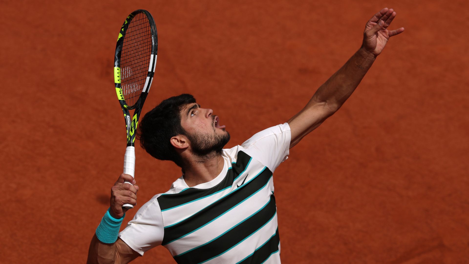 Carlos Alcaraz e Iga Swiatek brilham em Roland Garros