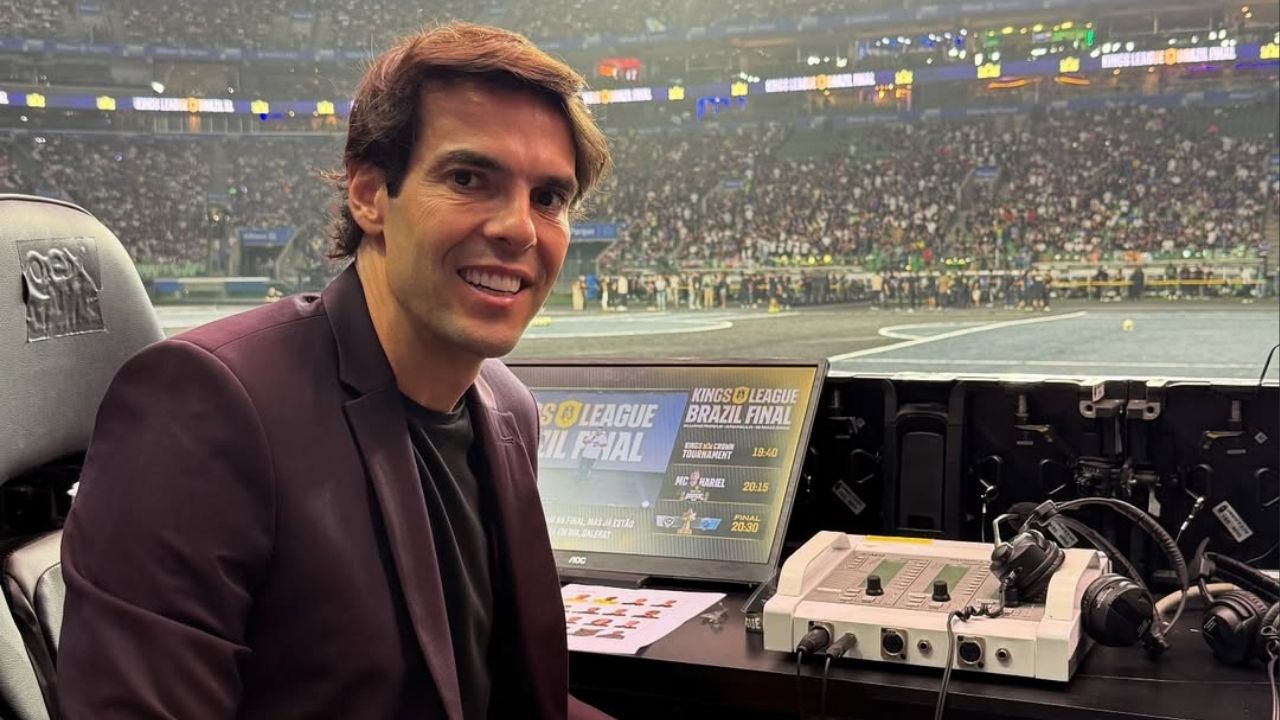 news.img_alt Carlo Ancelotti e Kaká discutem estratégias para a Seleção Brasileira