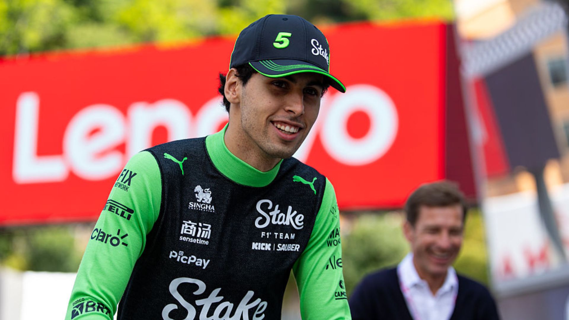 Gabriel Bortoleto comemora sua 14ª posição no GP de Mônaco após incidente com Antonelli