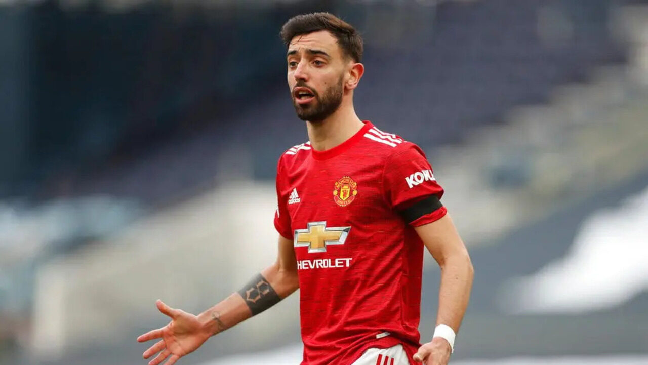 news.img_alt Bruno Fernandes comemorando gol após uma partida intensa