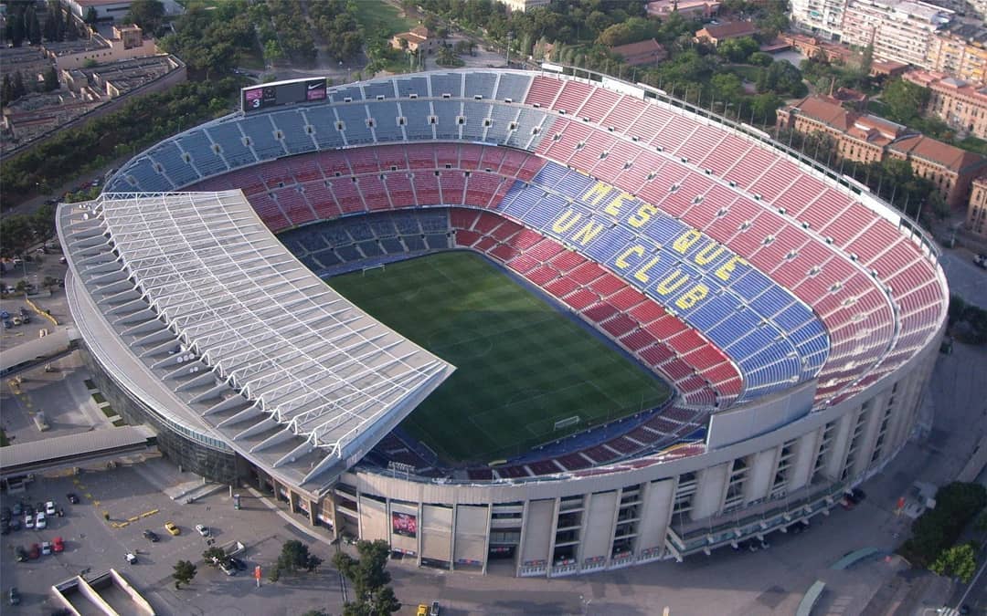 Vista do Camp Nou em obras durante o processo de renovação