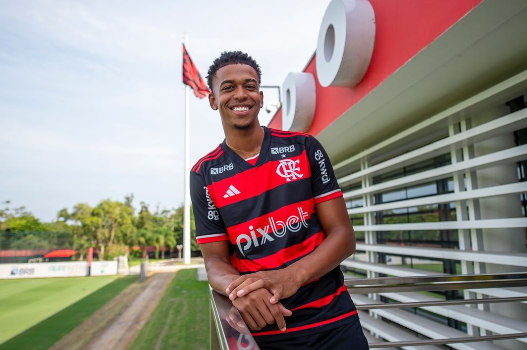 news.img_alt Jogador do Flamengo confronta decisão durante partida