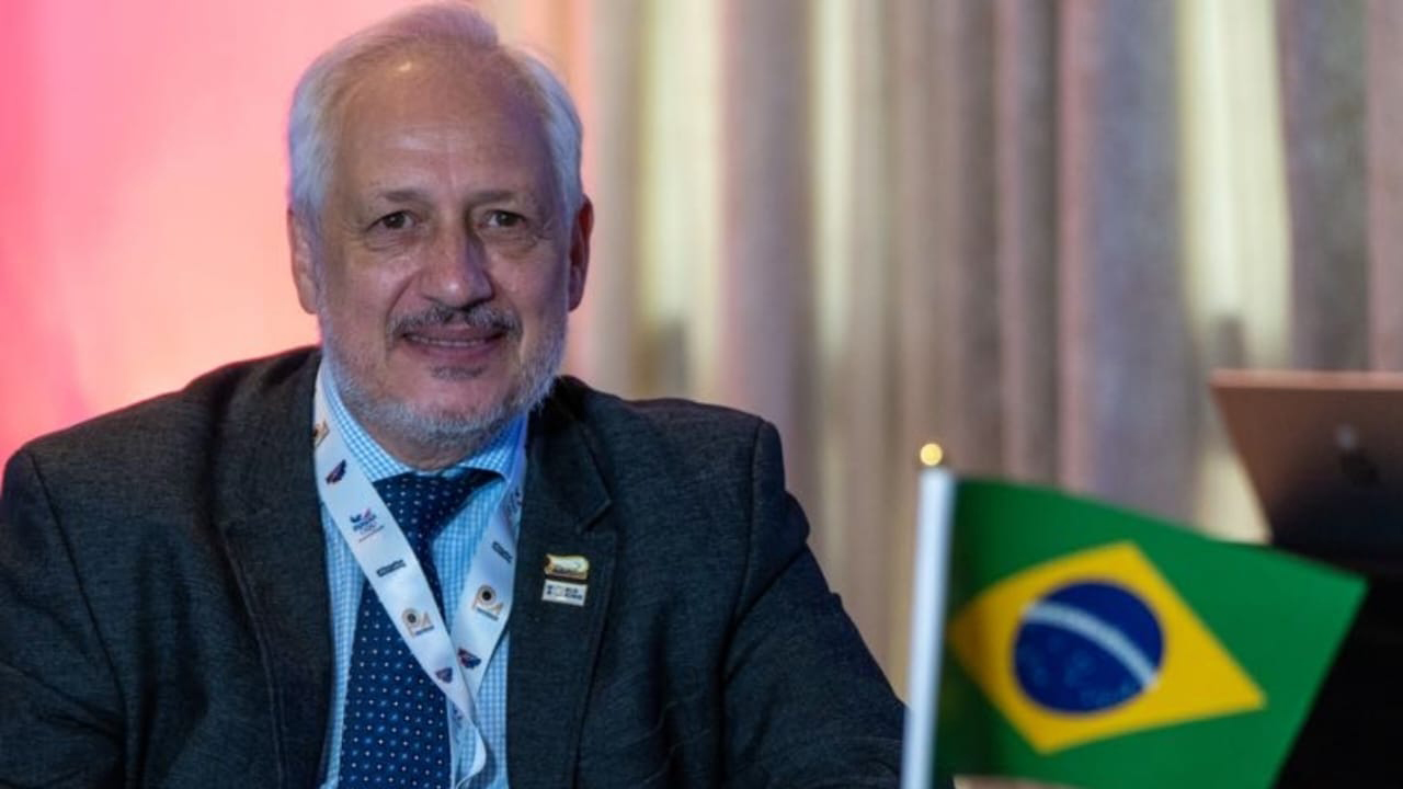news.img_alt Presidente da CBBoxe Marcos Brito comemora a certificação oficial da World Boxing