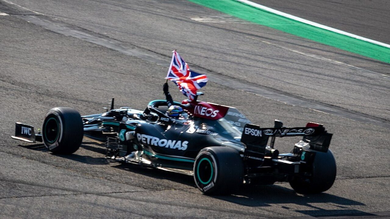 Piloto em alta velocidade no Autódromo Nacional de Monza