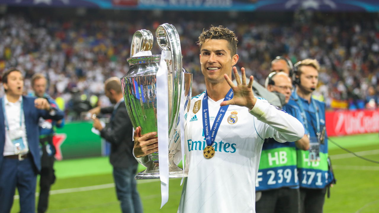 Cristiano Ronaldo comemorando um gol histórico