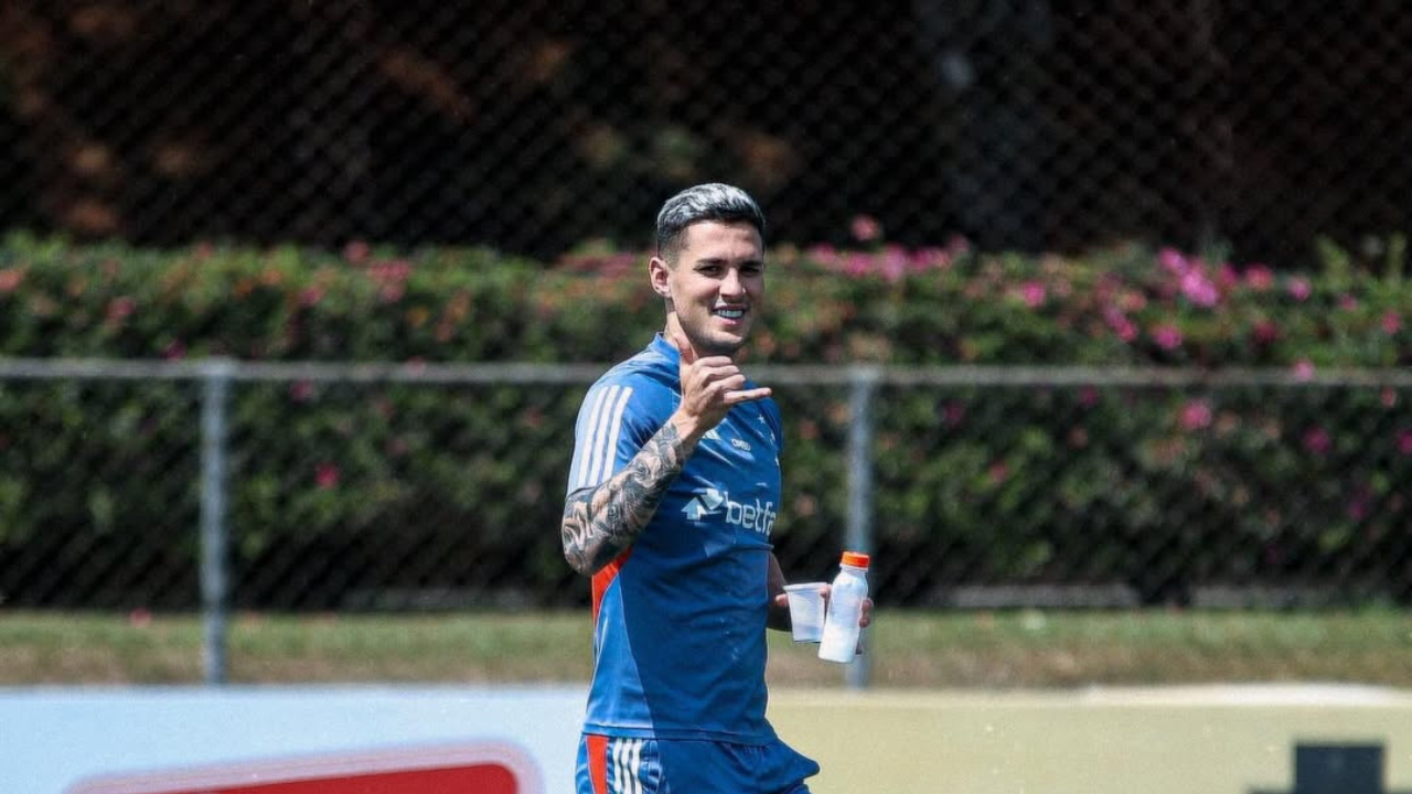 Jogadores do Cruzeiro em campo durante um jogo