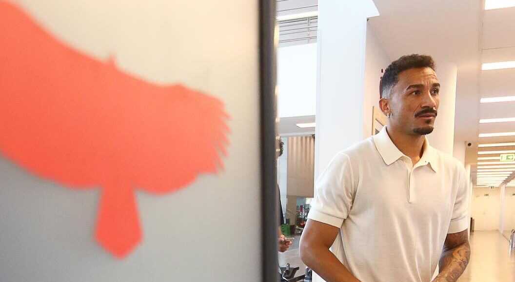 Zagueiro Danilo em sua apresentação oficial no Flamengo