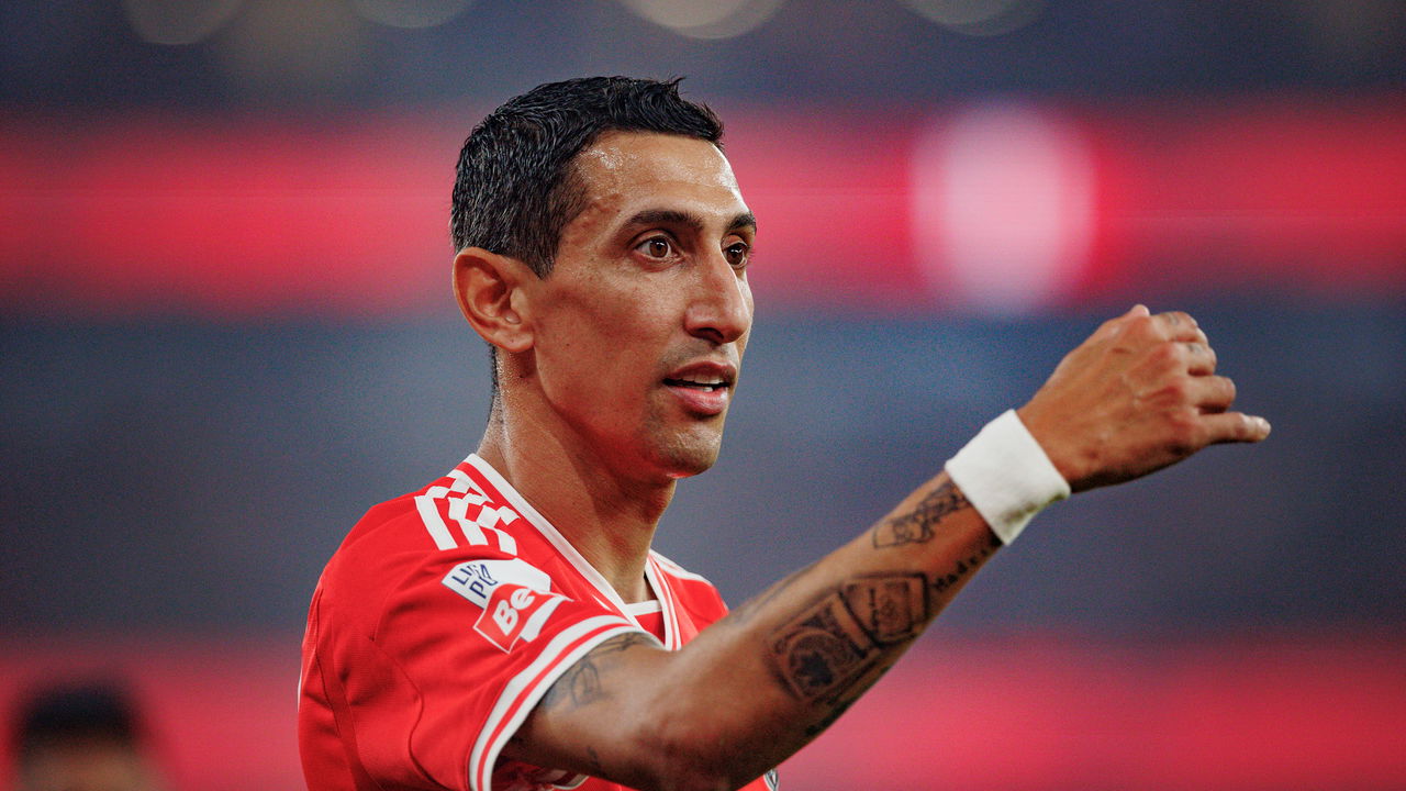 Ángel Di María vestindo a camisa auriazul em sua apresentação no Rosario Central
