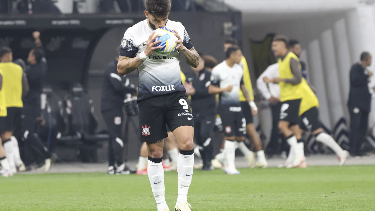 Yuri Alberto e Alerrandro na disputa pela artilharia do Campeonato Brasileiro de 2024