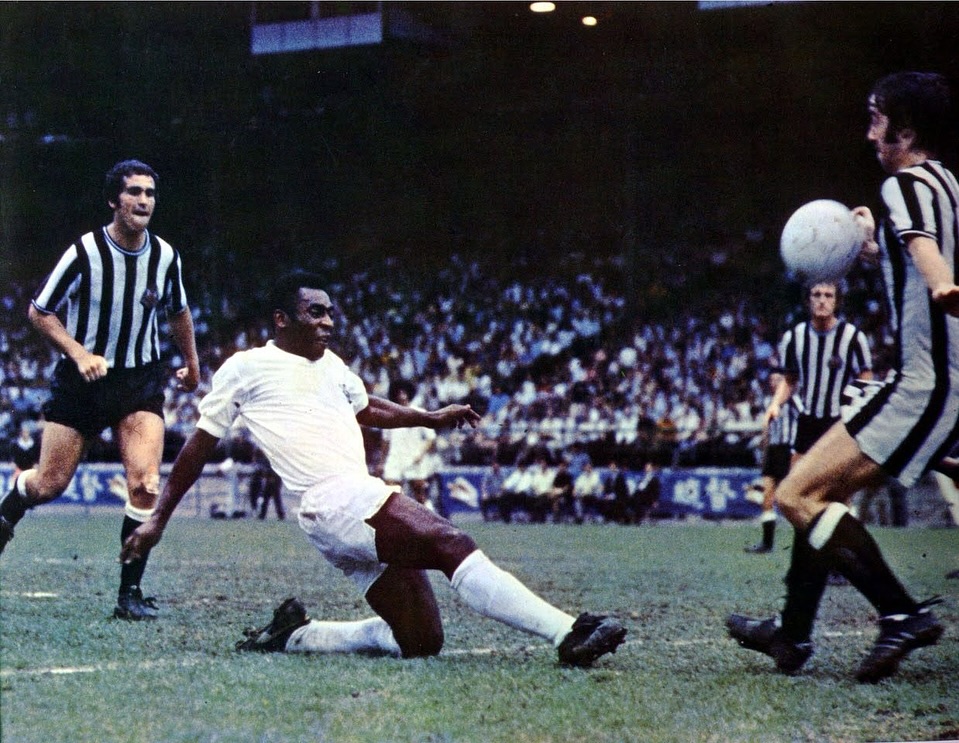 Estátua do Rei Pelé no Estádio Milésimo Gol Rei Pelé