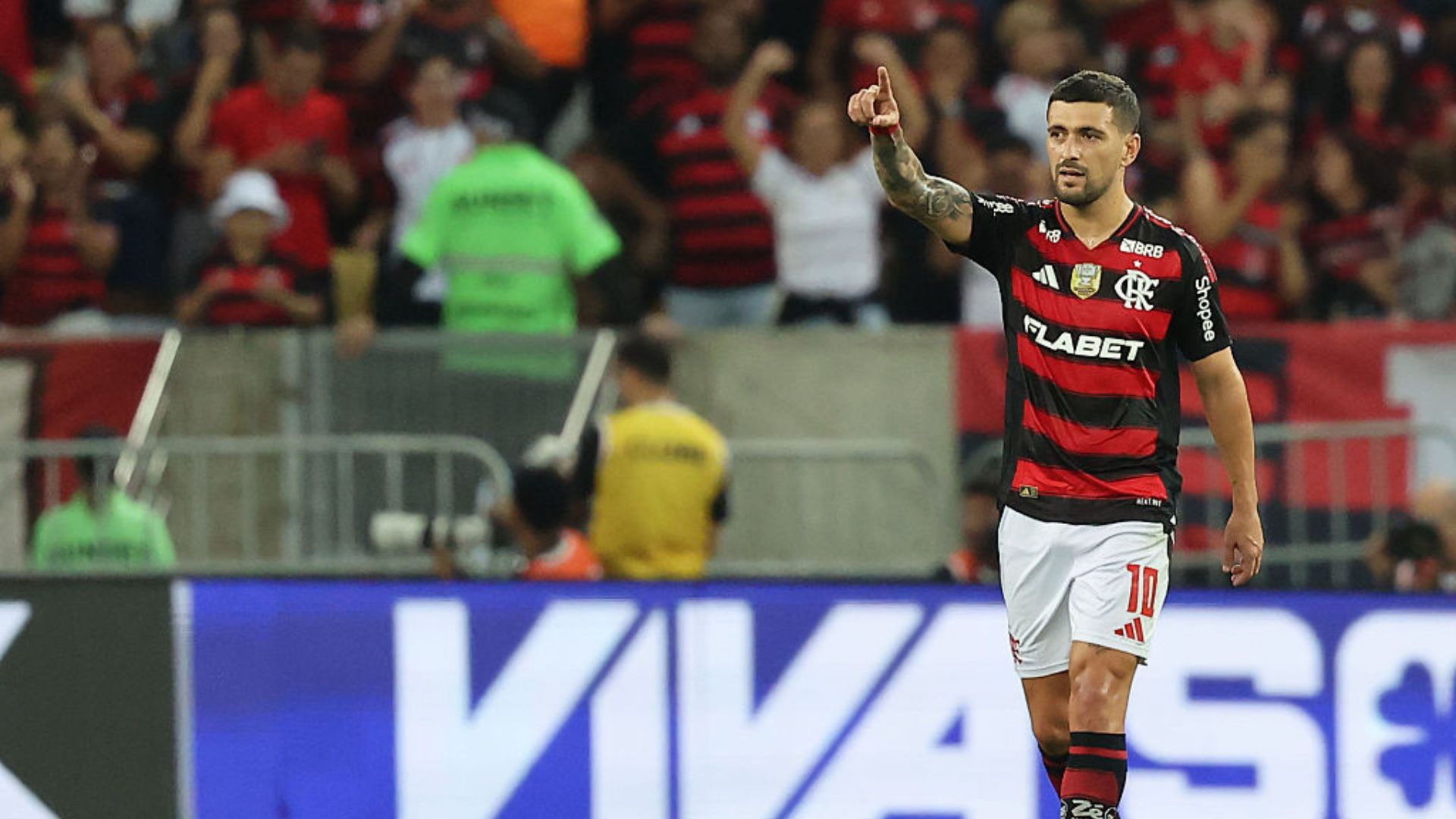 news.img_alt Flamengo comemora gol na partida contra o Fortaleza