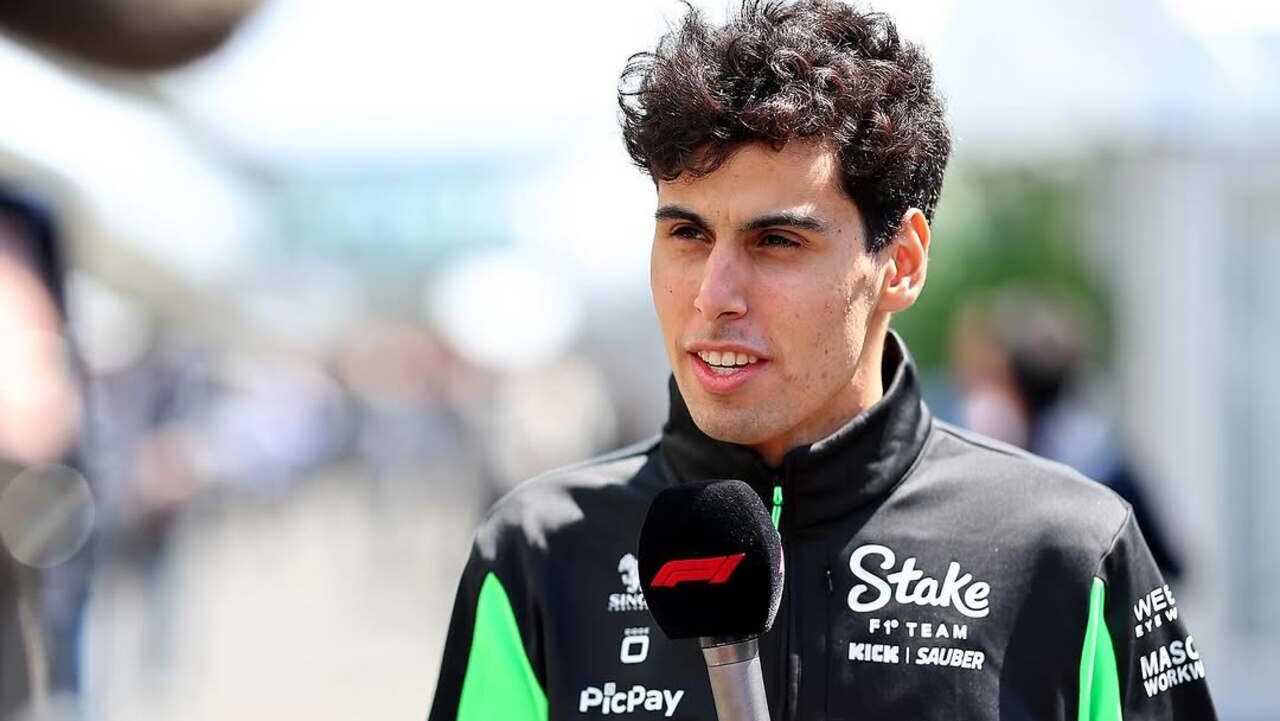 Gabriel Bortoleto na pista de corrida da Fórmula 1