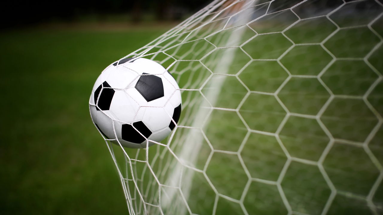 Jogador comemorando após marcar um gol rápido
