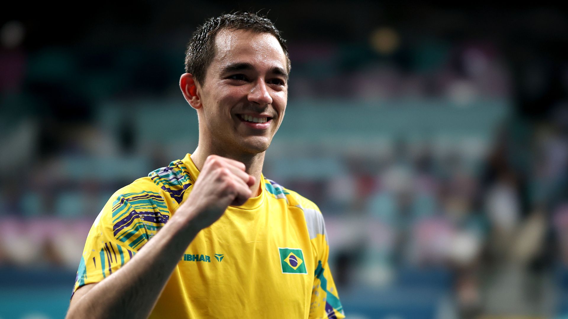 Hugo Calderano comemorando vitória no Mundial de Tênis de Mesa