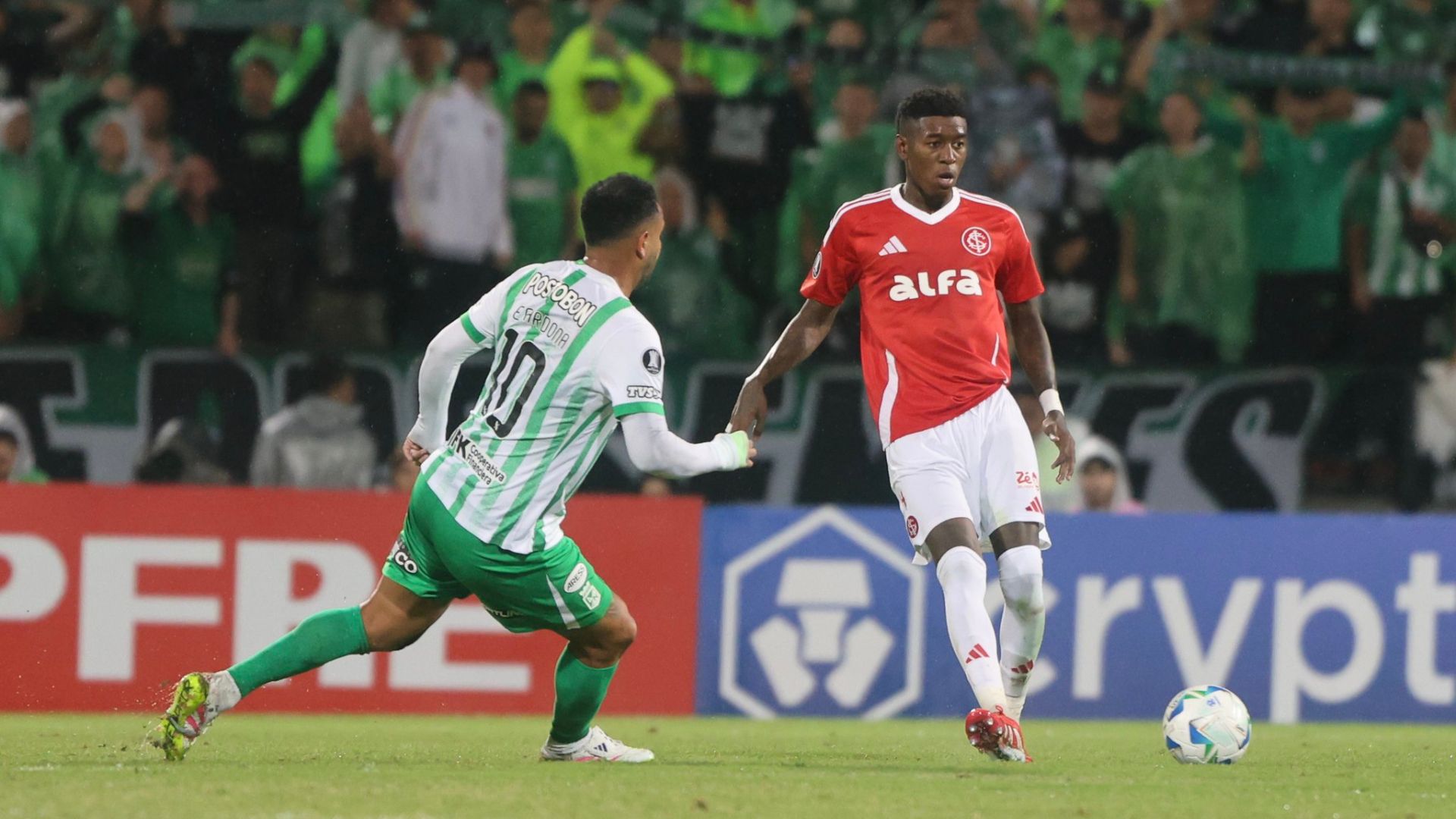 Partida entre Internacional e Atlético Nacional na Copa Libertadores 2025