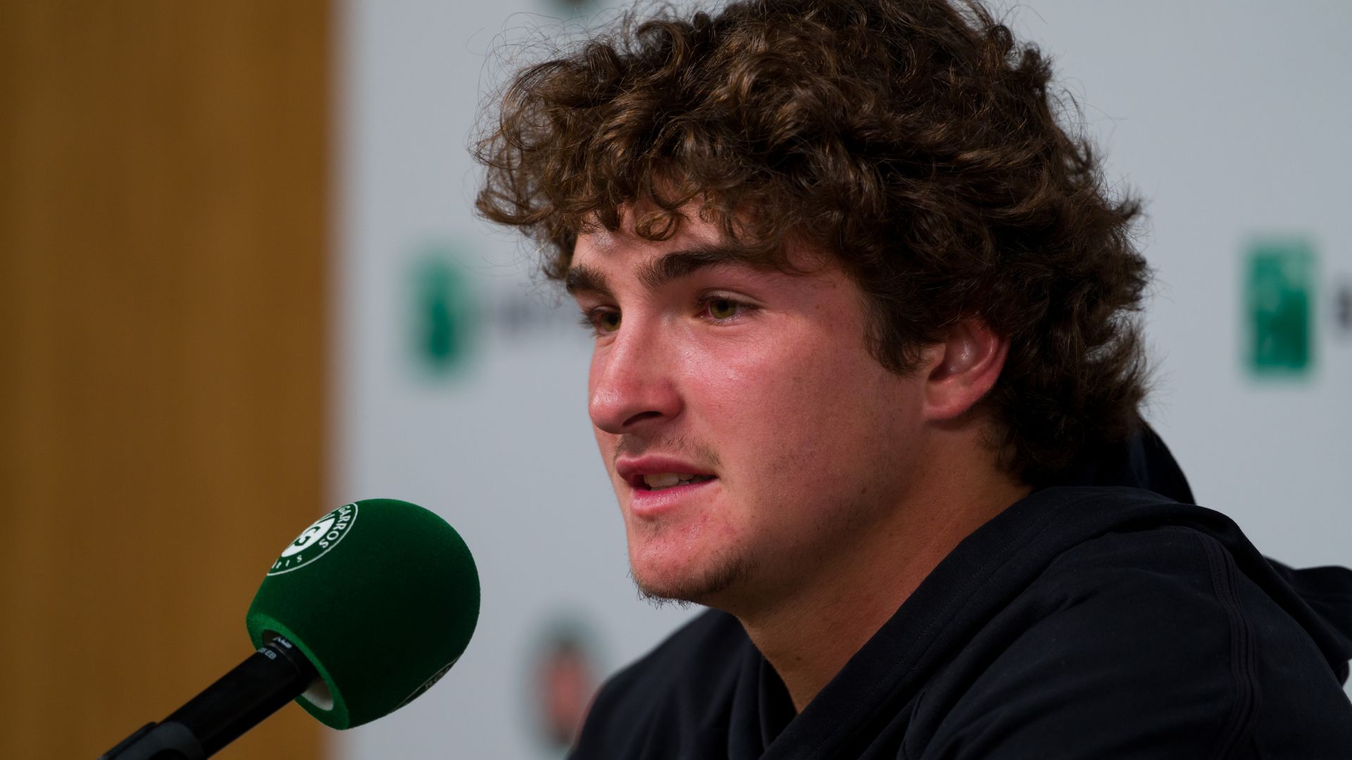 João Fonseca e Hubert Hurkacz se preparam para o confronto em Roland Garros