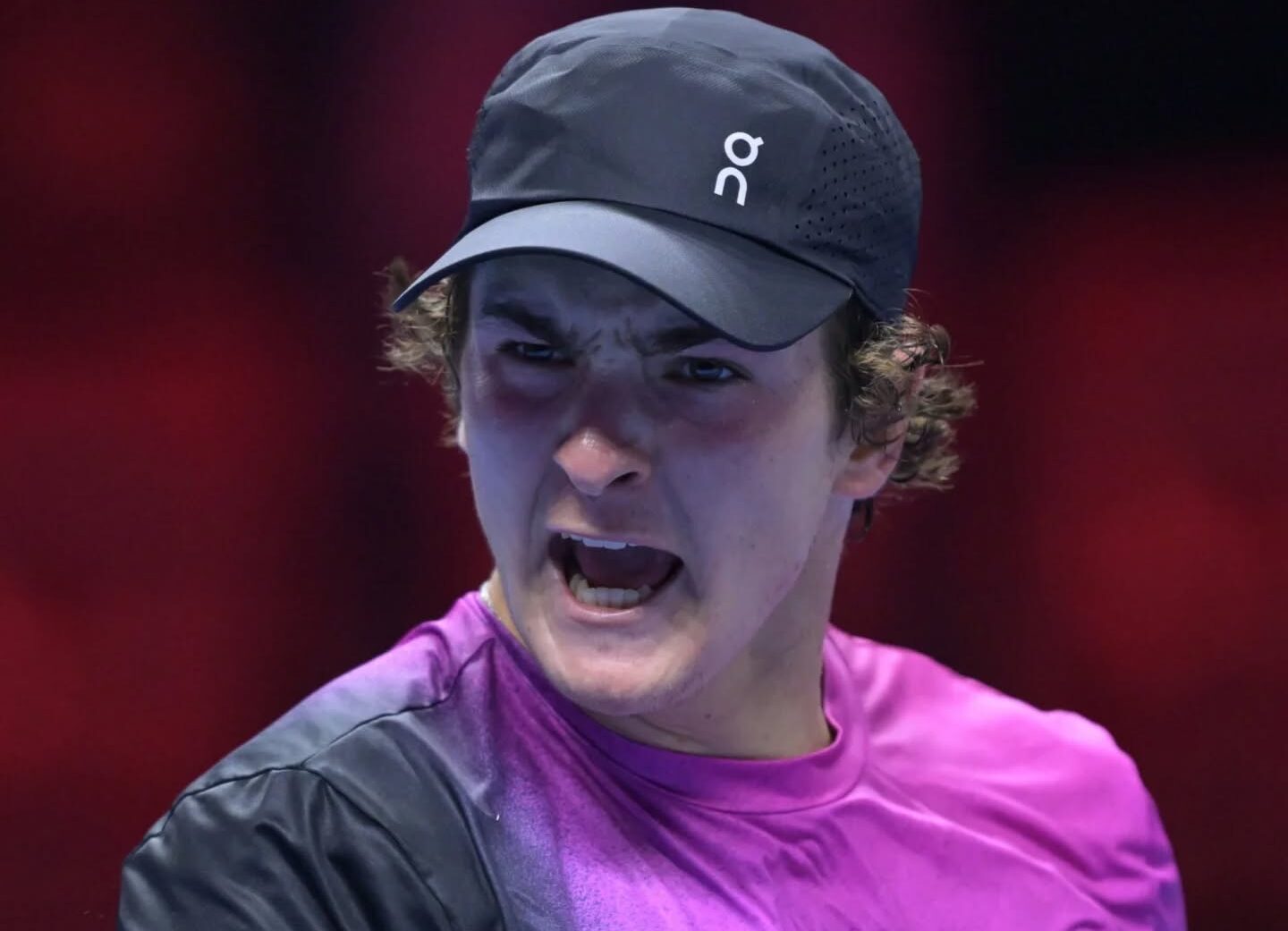 João Fonseca, o tenista mais jovem do Brasil a entrar no top 100 da ATP aos 18 anos, superando ícones como Gustavo Kuerten
