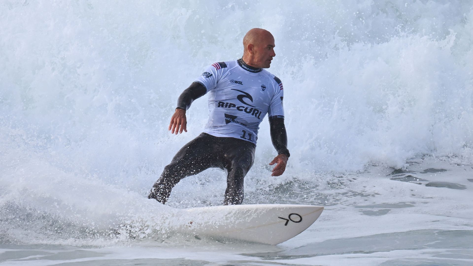 news.img_alt Kelly Slater surfando em Trestles