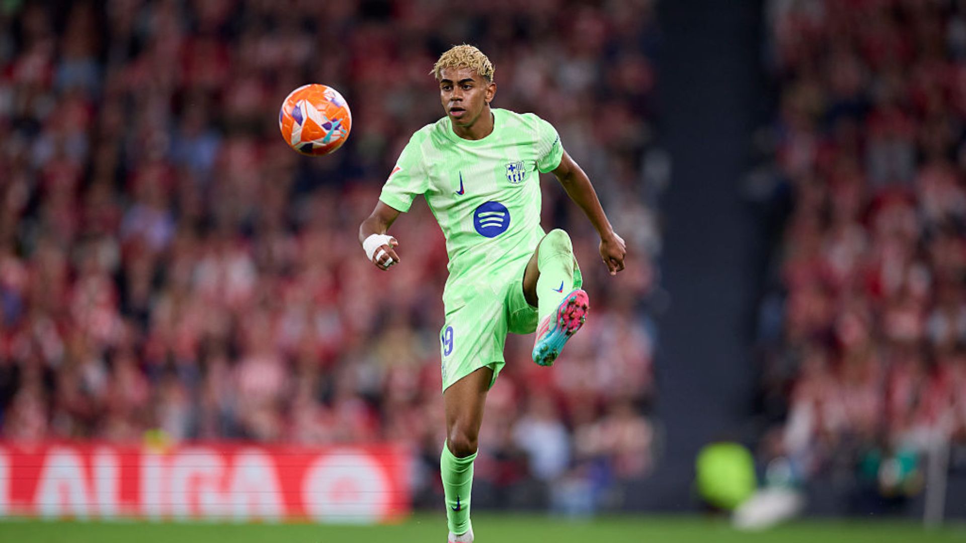 Lamine Yamal, jovem promessa do Barcelona, em campo
