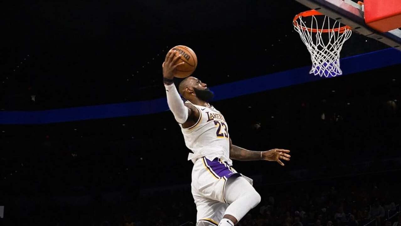 LeBron James quebra recordes no basquete e impacta a sociedade