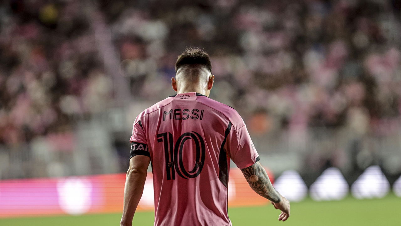 Lionel Messi jogando pelo Barcelona