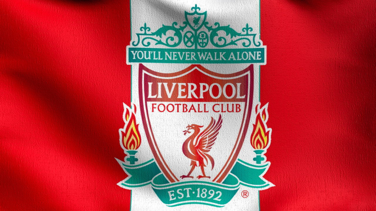 Torcedores do Liverpool celebrando uma vitória emocionante