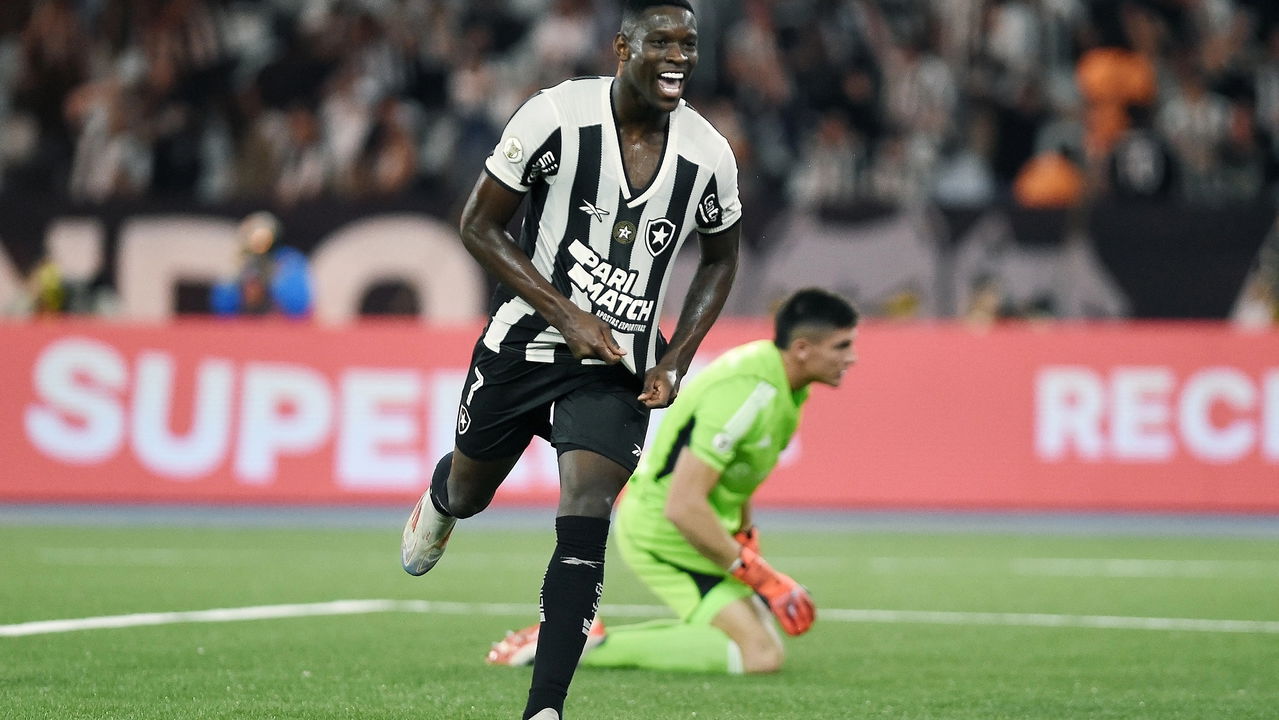 Luiz Henrique celebrando a vitória do Botafogo