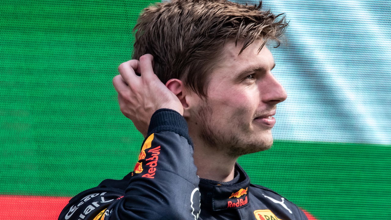 Max Verstappen comemora vitória histórica na Fórmula 1