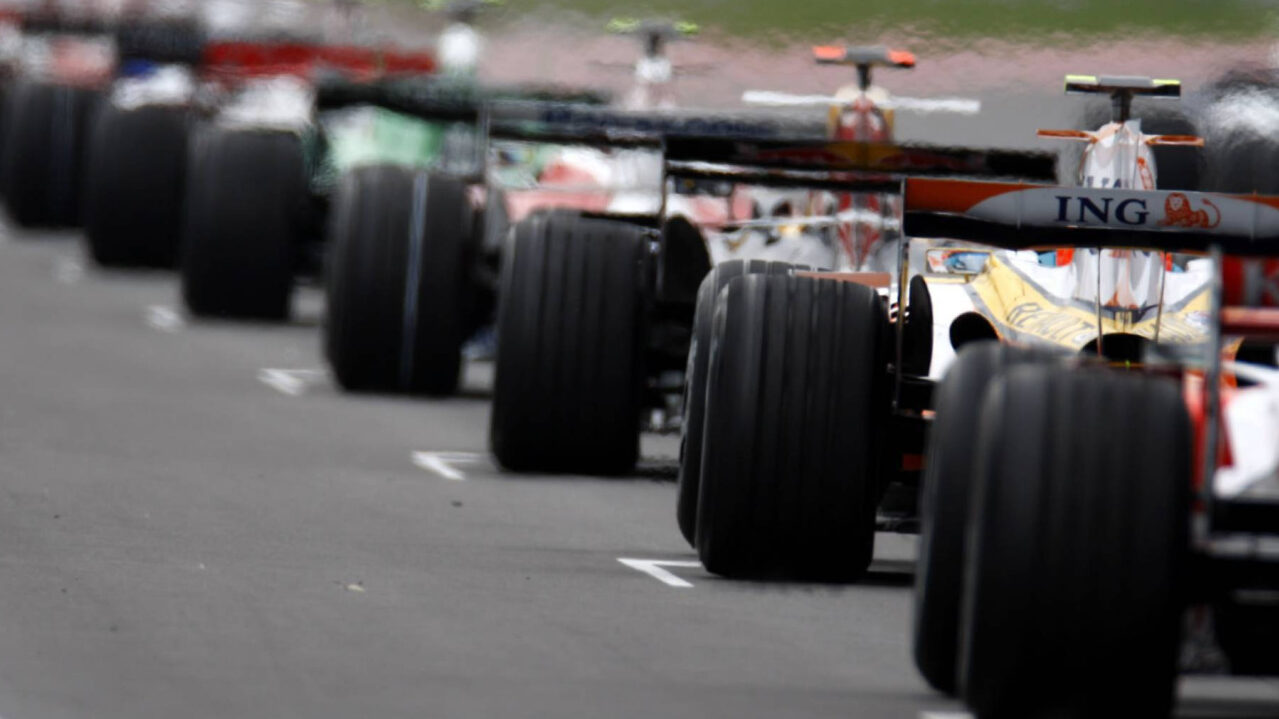 Max Verstappen comemorando a décima vitória consecutiva na Fórmula 1
