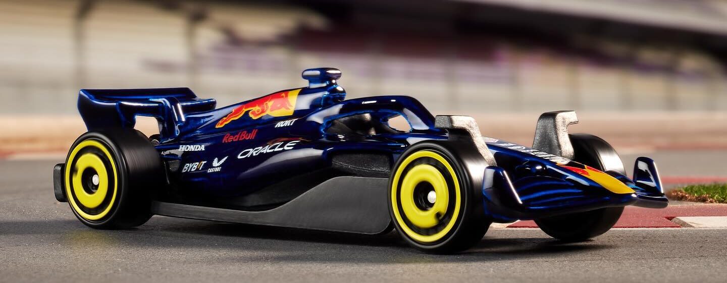 Miniaturas de carros da Fórmula 1 em escala 1:64