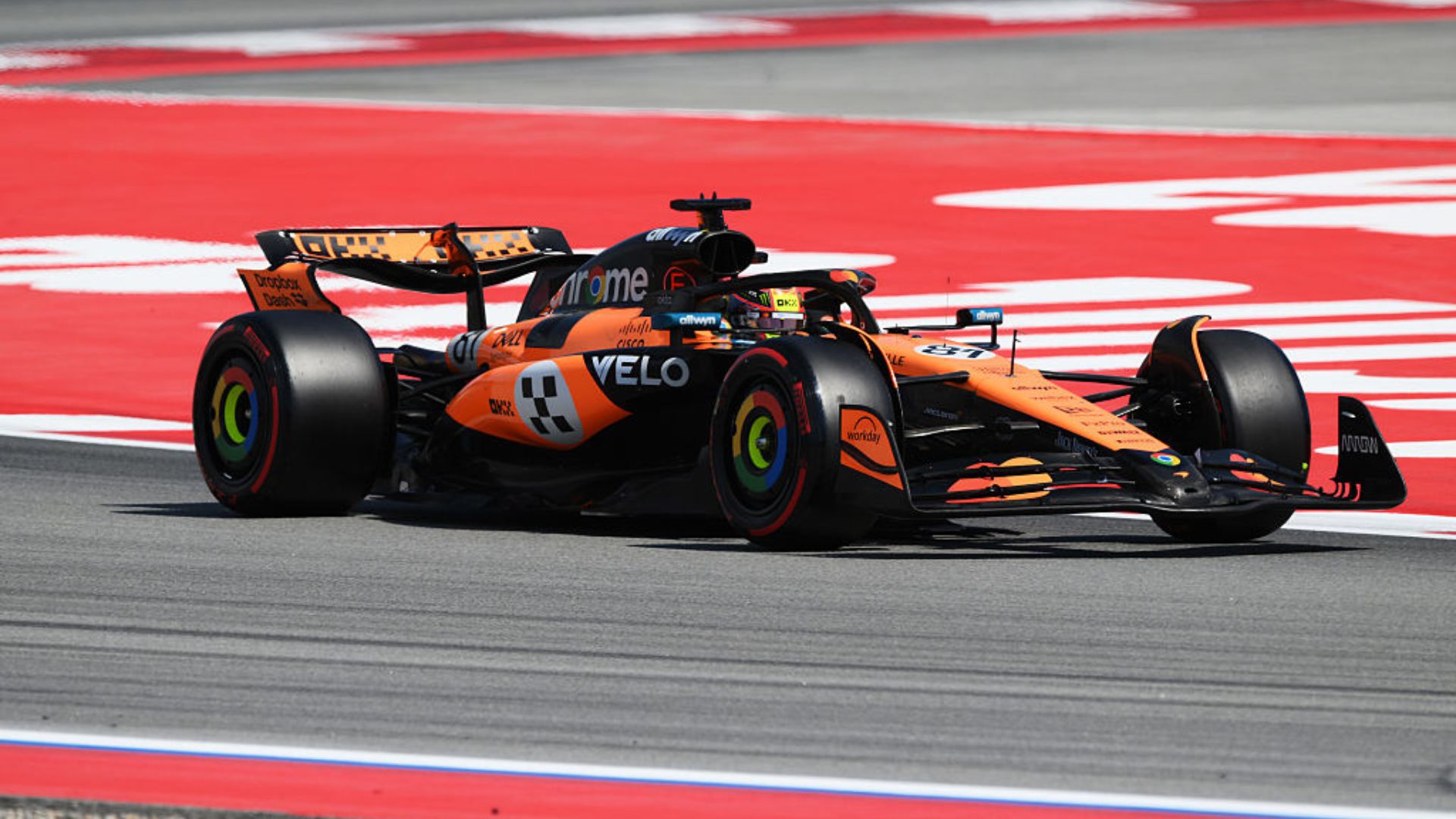 Oscar Piastri comemorando a pole position no GP da Espanha 2025