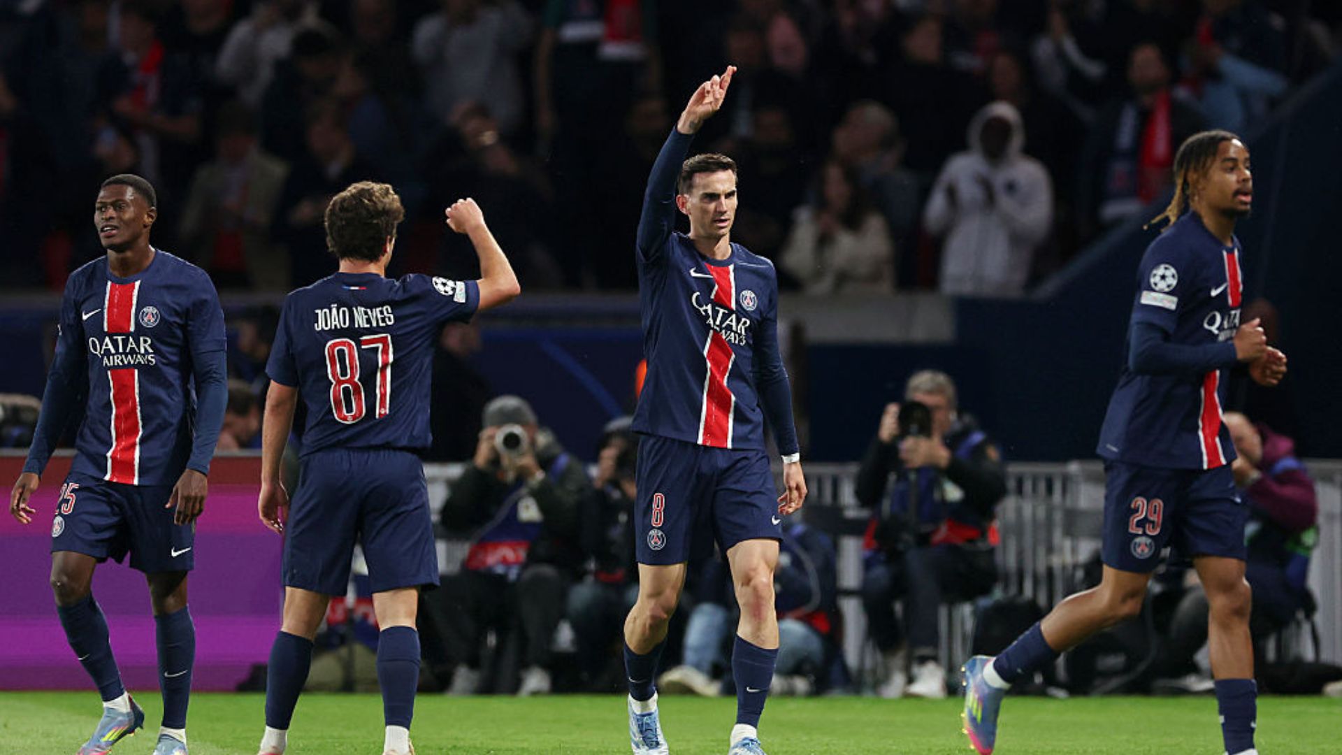 PSG vs Arsenal - PSG comemorando gol na partida