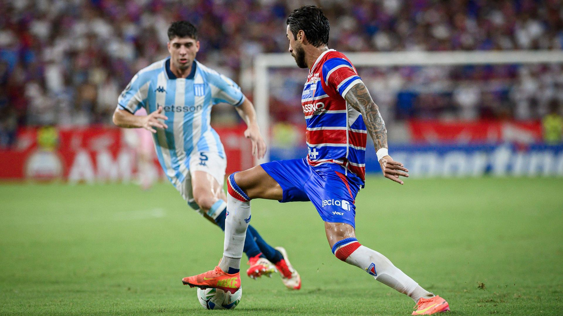 Confronto entre Racing e Fortaleza na Libertadores 2025