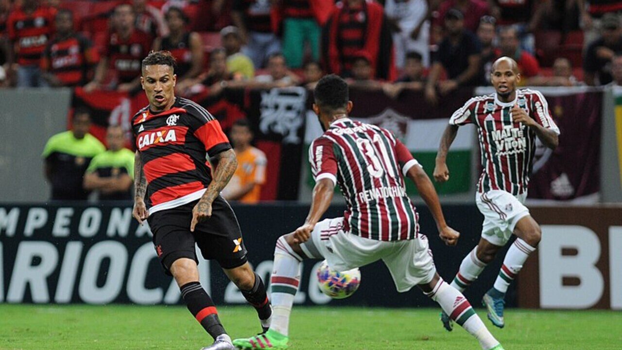 Roberto Dinamite comemorando um gol pelo Vasco da Gama