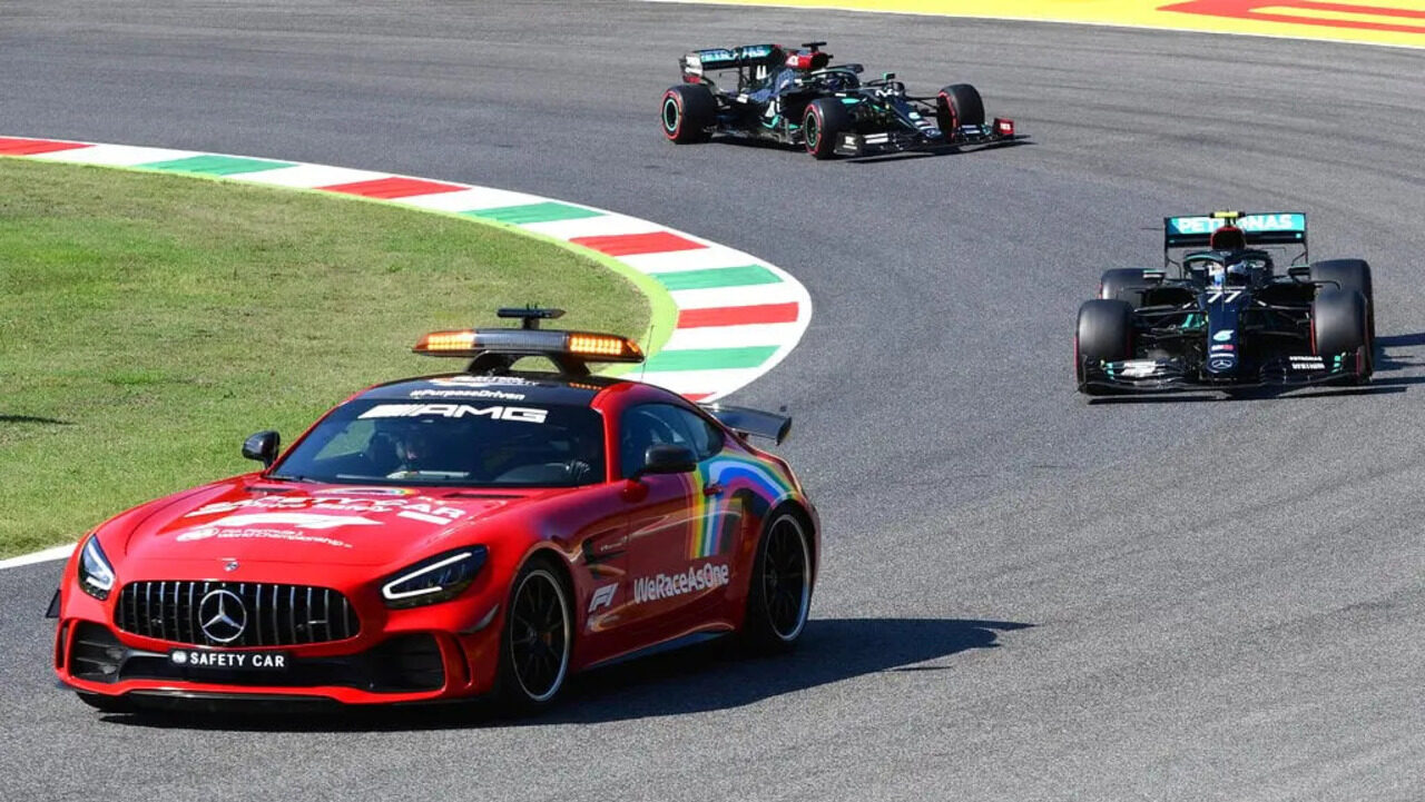 news.img_alt Safety Car na Pista durante uma Corrida de Fórmula 1