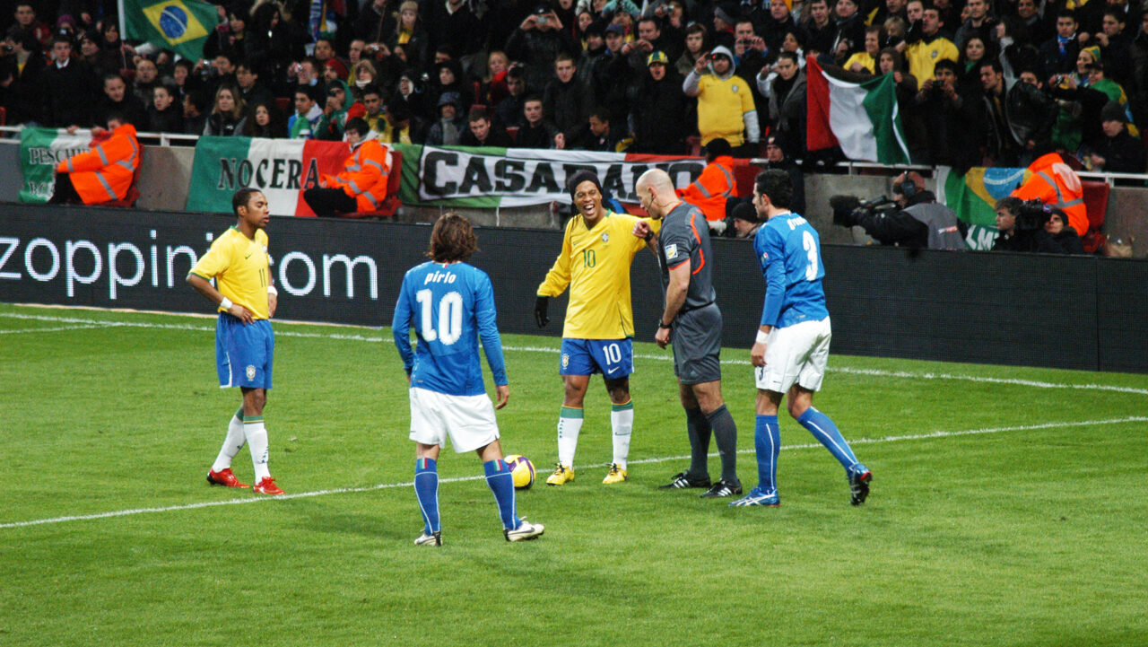 Seleção Italiana de Futebol celebrando uma vitória histórica
