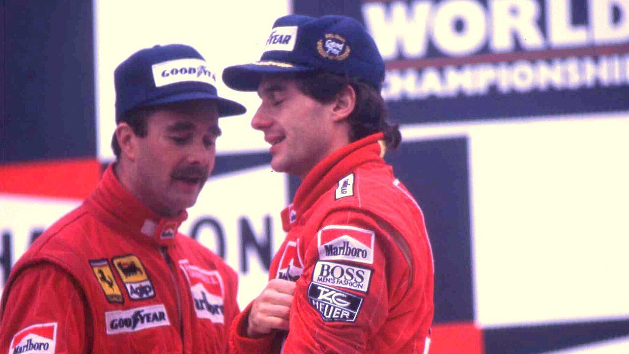 news.img_alt Senna e Mansell em intensa disputa durante corrida de Fórmula 1