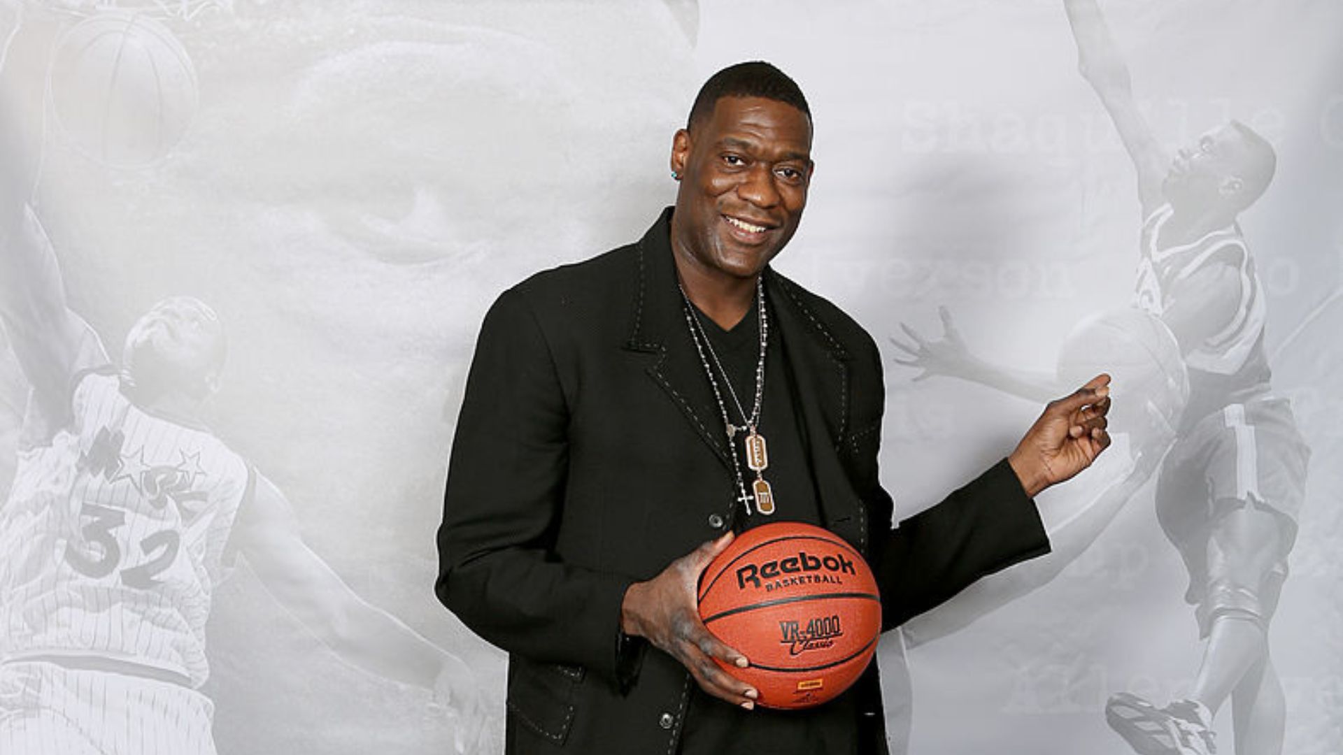 Shawn Kemp em quadra durante um jogo da NBA.