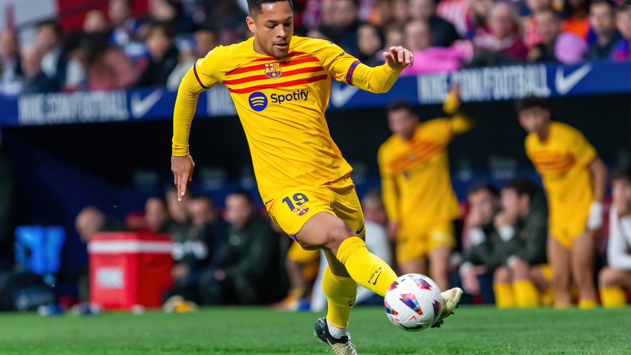 Vitor Roque em ação em jogo do Real Betis