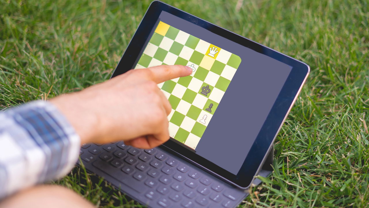 Jogadores de xadrez participando de um torneio online